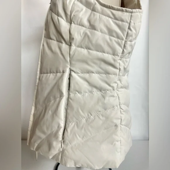 Woman's Kenneth Cole Reaction Down/Feather
Body warmer. Puffer Vest Ivory Sz M - Picture 9 of 13